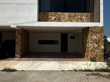 Excelente casa en Real Montejo Kira