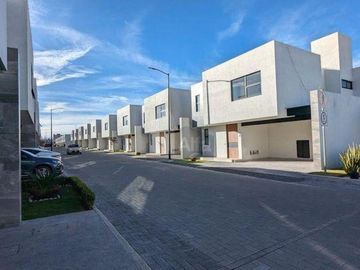 Casa en condominio en venta en San Gaspar Tlahuelilpan, Metepec, México