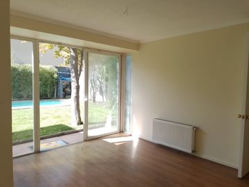VENDO CASA EN CONDOMINIO PEÑALOLEN 5D-3B- 2 E, PISCINA