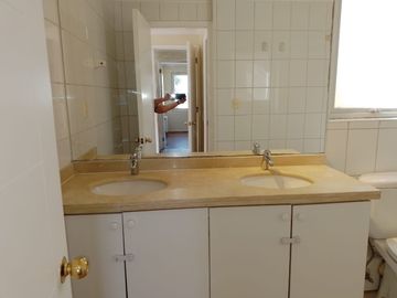 VENDO CASA EN CONDOMINIO PEÑALOLEN 5D-3B- 2 E, PISCINA