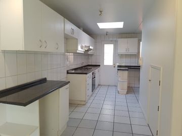 VENDO CASA EN CONDOMINIO PEÑALOLEN 5D-3B- 2 E, PISCINA