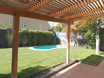 VENDO CASA EN CONDOMINIO PEÑALOLEN 5D-3B- 2 E, PISCINA