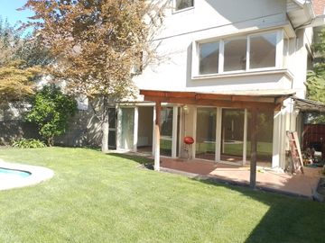 VENDO CASA EN CONDOMINIO PEÑALOLEN 5D-3B- 2 E, PISCINA