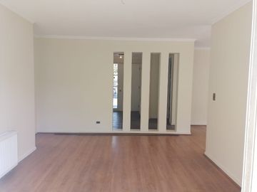 VENDO CASA EN CONDOMINIO PEÑALOLEN 5D-3B- 2 E, PISCINA