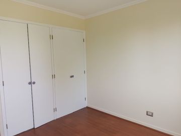 VENDO CASA EN CONDOMINIO PEÑALOLEN 5D-3B- 2 E, PISCINA