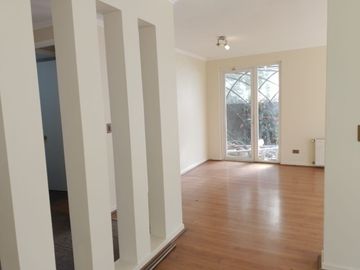 VENDO CASA EN CONDOMINIO PEÑALOLEN 5D-3B- 2 E, PISCINA