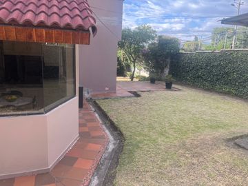 VENTA DE CASA LA PRIMAVERA CUMBAYA