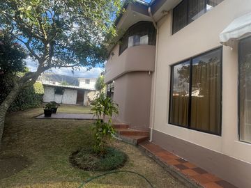 VENTA DE CASA LA PRIMAVERA CUMBAYA