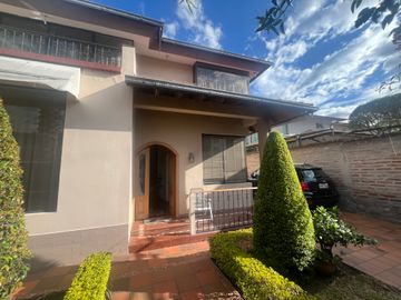 VENTA DE CASA LA PRIMAVERA CUMBAYA