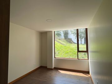 Venta departamento de 161 m2 de 3 dormitorios en Nayón
