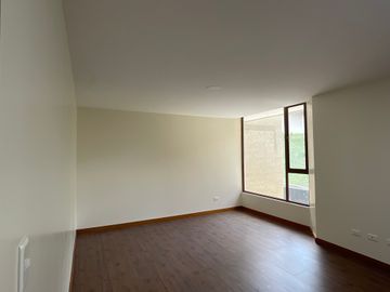 Venta departamento de 161 m2 de 3 dormitorios en Nayón