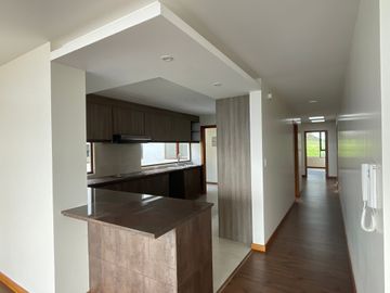 Venta departamento de 161 m2 de 3 dormitorios en Nayón