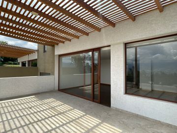 Venta departamento de 161 m2 de 3 dormitorios en Nayón