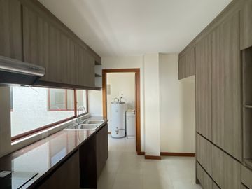 Venta departamento de 161 m2 de 3 dormitorios en Nayón