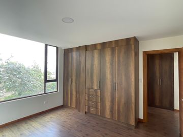 Venta departamento de 161 m2 de 3 dormitorios en Nayón