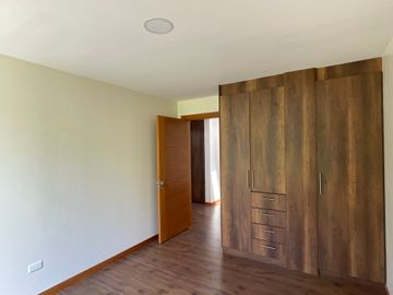 Venta departamento de 161 m2 de 3 dormitorios en Nayón