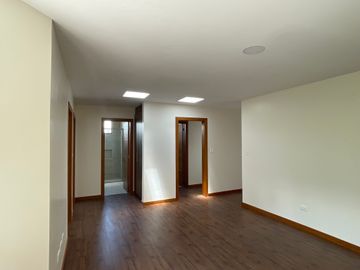 Venta departamento de 161 m2 de 3 dormitorios en Nayón
