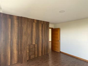 Venta departamento de 161 m2 de 3 dormitorios en Nayón