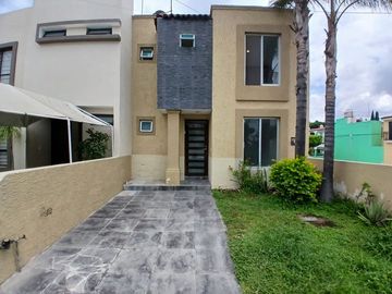 CASA EN VENTA DENTRO DE COTO  EN VILLAS DE ZAPOPAN