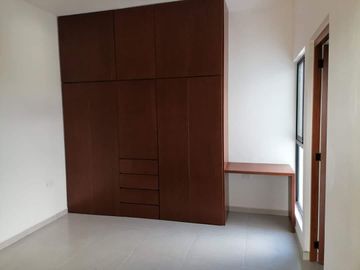 gran casa nueva, gran terreno- 3 habitaciones - bonita privada con amenidades