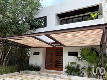 Se vende casa estilo Minimalista en Playa del Carmen, Quintana Roo