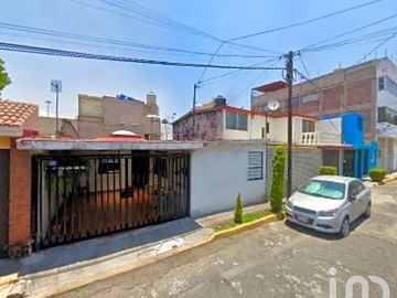 Se Vende Casa en Víveros del Valle, Tlalnepantla, Edo. Méx