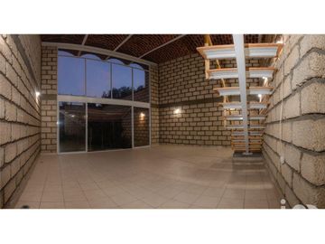 Casa en venta en Santa María Tepepan, atrás del club Hípico.