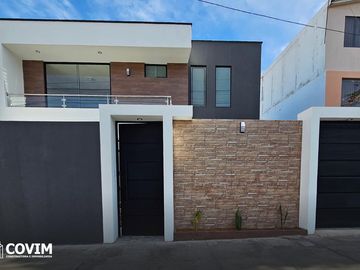 Casa en Venta en José Luis Bustamante y Rivero
