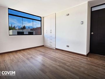 Casa en Venta en José Luis Bustamante y Rivero