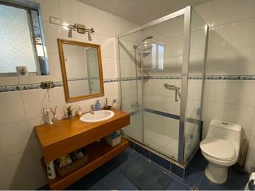 REBAJADO! Casa En Las Condes: Espacio y Confort
