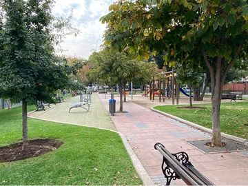 REBAJADO! Casa En Las Condes: Espacio y Confort