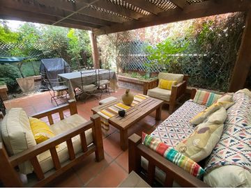REBAJADO! Casa En Las Condes: Espacio y Confort