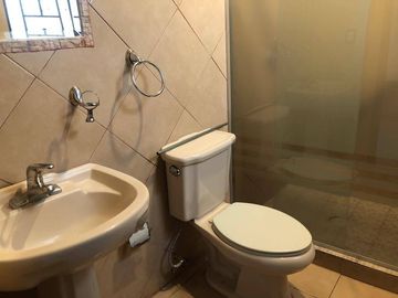 Venta Casa a pie de calle con 4 Recamaras San José Mayorazgo, Zona  11 sur