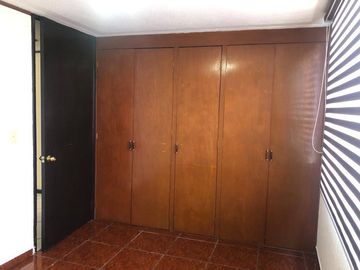 Venta Casa a pie de calle con 4 Recamaras San José Mayorazgo, Zona  11 sur