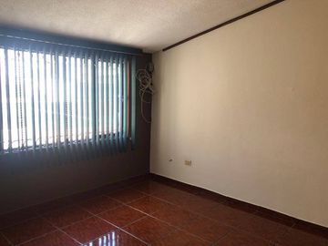 Venta Casa a pie de calle con 4 Recamaras San José Mayorazgo, Zona  11 sur