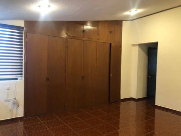 Venta Casa a pie de calle con 4 Recamaras San José Mayorazgo, Zona  11 sur