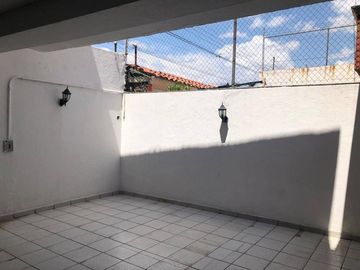 Venta Casa a pie de calle con 4 Recamaras San José Mayorazgo, Zona  11 sur