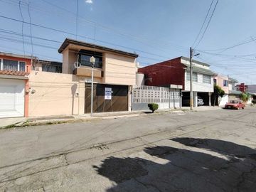 Venta Casa a pie de calle con 4 Recamaras San José Mayorazgo, Zona  11 sur