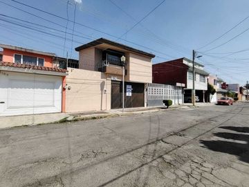 Venta Casa a pie de calle con 4 Recamaras San José Mayorazgo, Zona  11 sur