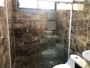 Venta Casa a pie de calle con 4 Recamaras San José Mayorazgo, Zona  11 sur