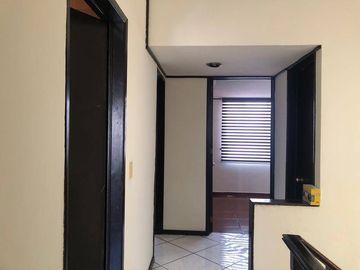 Venta Casa a pie de calle con 4 Recamaras San José Mayorazgo, Zona  11 sur