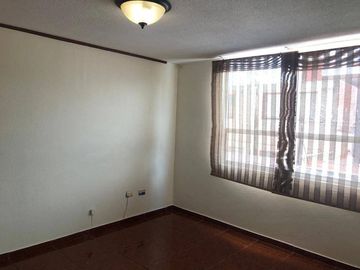 Venta Casa a pie de calle con 4 Recamaras San José Mayorazgo, Zona  11 sur