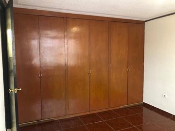 Venta Casa a pie de calle con 4 Recamaras San José Mayorazgo, Zona  11 sur
