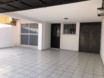 Venta Casa a pie de calle con 4 Recamaras San José Mayorazgo, Zona  11 sur