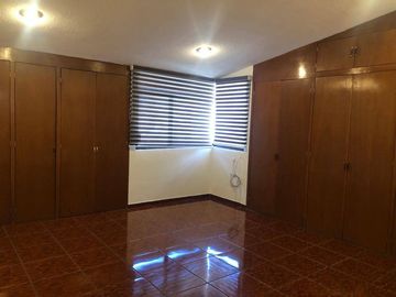 Venta Casa a pie de calle con 4 Recamaras San José Mayorazgo, Zona  11 sur