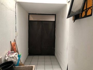 Venta Casa a pie de calle con 4 Recamaras San José Mayorazgo, Zona  11 sur