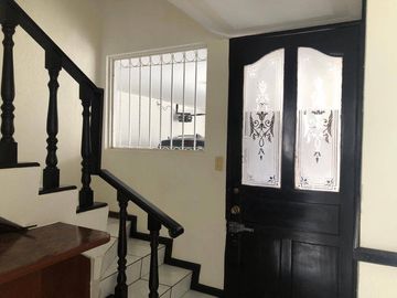Venta Casa a pie de calle con 4 Recamaras San José Mayorazgo, Zona  11 sur
