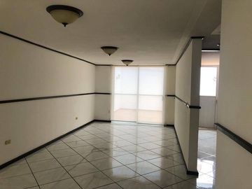 Venta Casa a pie de calle con 4 Recamaras San José Mayorazgo, Zona  11 sur