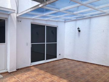 Venta Casa a pie de calle con 4 Recamaras San José Mayorazgo, Zona  11 sur