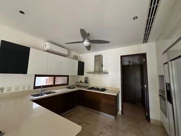 CASA EN VENTA, HARMONIA, YUCATAN COUNTRY CLUB